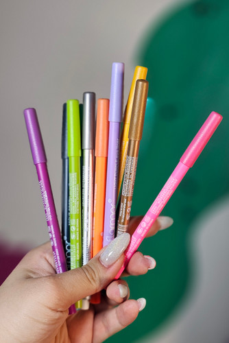 خط چشم رنگی نئونی