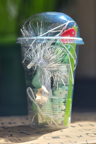 پک کادویی سبز لیوانی روز دختر